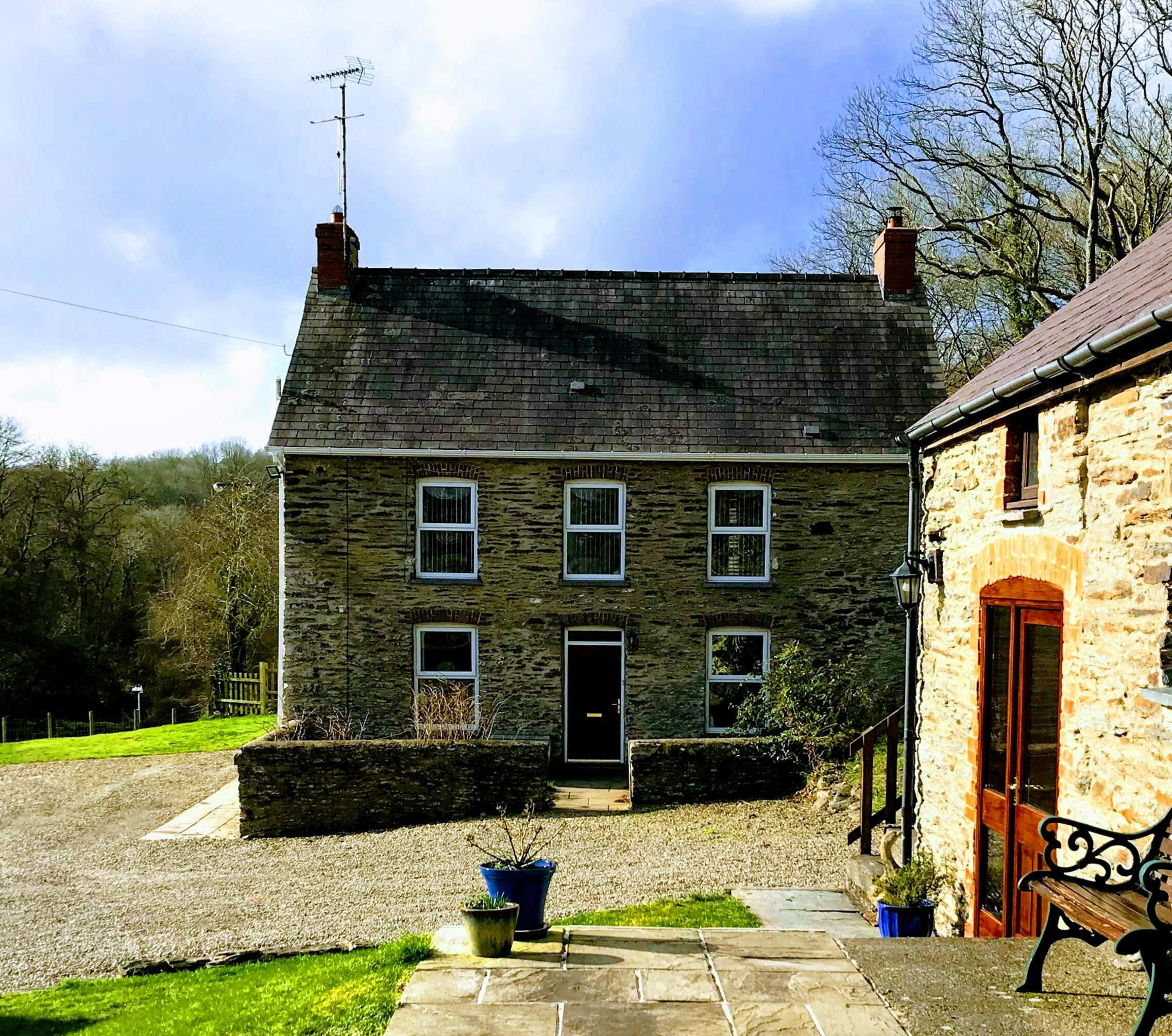 Front of Bed and Breakfast Cardigan Front of Bed and Breakfast Cardigan